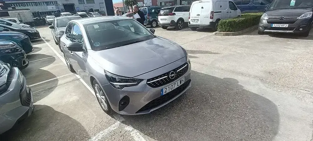 Usado Opel Corsa Elegance 102 CV (75 kW) 2022 Gris Utilitario