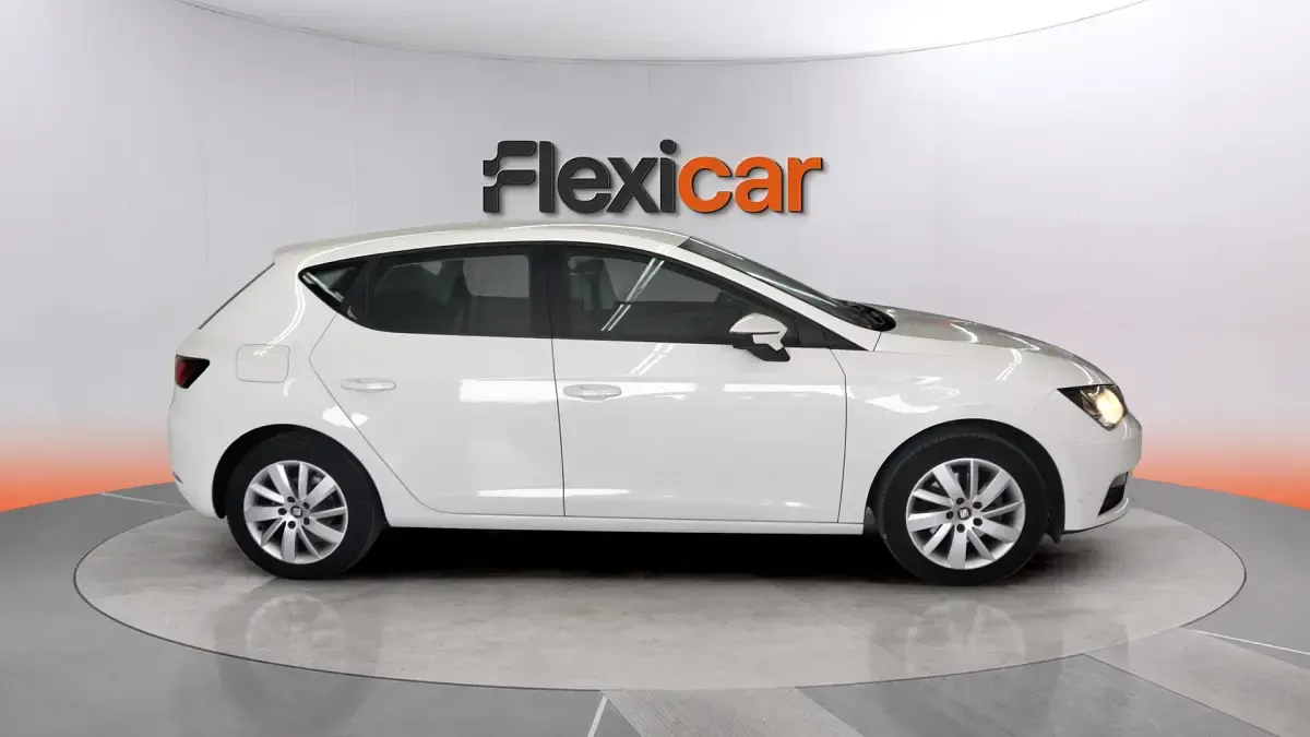 Usado Seat Leon Reference 115 CV (84 kW) 2019 Blanco Berlina
