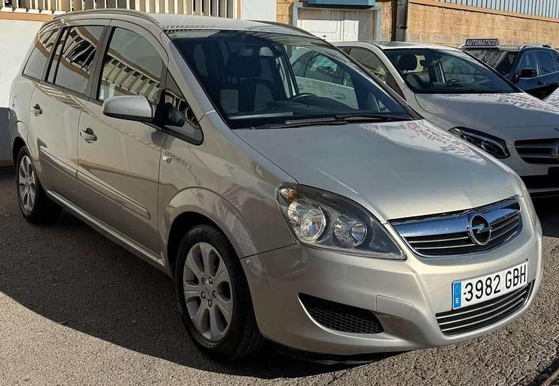 Beige Usado 2008 Opel Zafira Essentia Monovolumen | 4900 € (Un poco caro) - Imagen 1/4