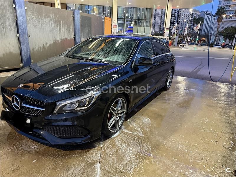 Usado Mercedes CLA200 Shooting Brake 136 CV (100 kW) 2018 Negro Familiar