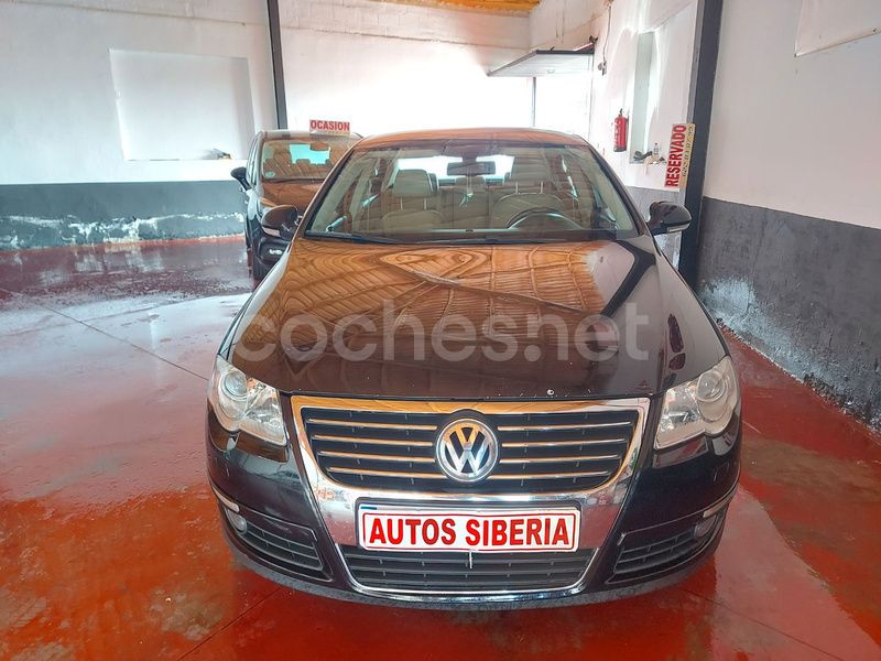 Negro Usado 2007 VW Passat Highline Berlina | 4900 € (Precio justo) - Imagen 1/4