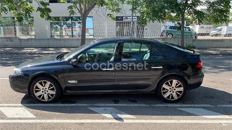 Negro Usado 2006 Renault Laguna II Dynamique Berlina | 2000 € (Super precio) - Imagen 1/2
