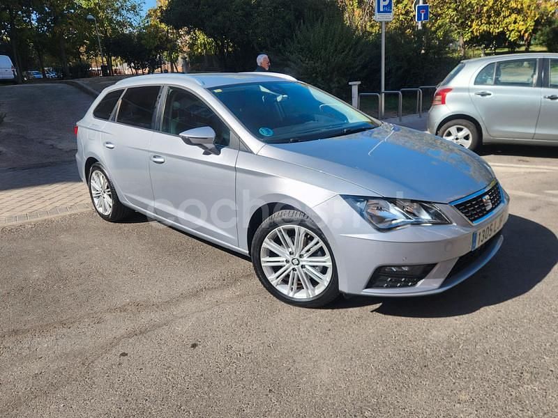 Usado Seat Leon XCELLENCE 130 CV (95 kW) 2020 Gris / plata Familiar