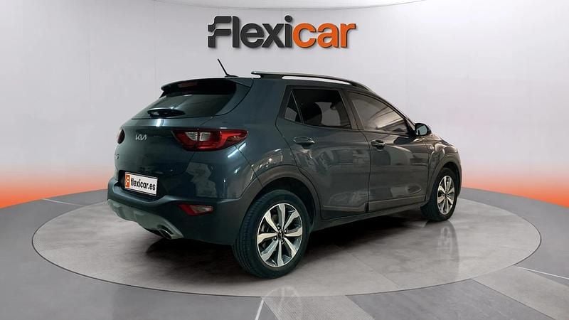 Usado Kia Stonic 101 CV (74 kW) 2023 Gris SUV