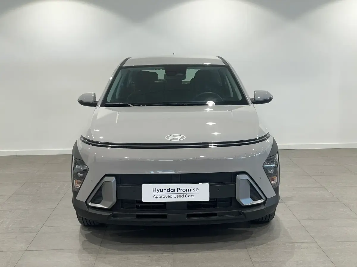 Usado Hyundai Kona 129 CV (94 kW) 2025 Gris SUV