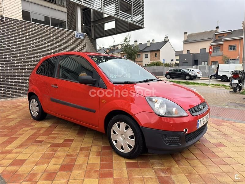 Usado Ford Fiesta Futura 68 CV (50 kW) 2008 Rojo Berlina
