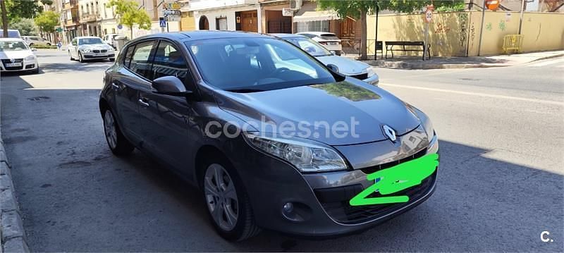 Usado Renault Mégane Dynamique 105 CV (77 kW) 2009 Gris / plata Berlina