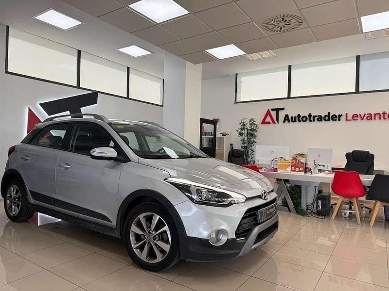 Gris Usado 2018 Hyundai i20 SUV | 11.499 € (Super precio) - Imagen 1/4