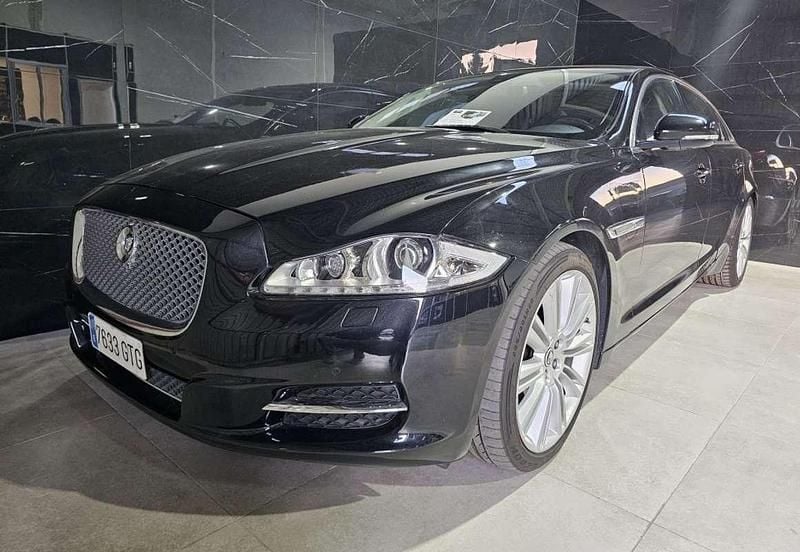 Usado Jaguar XJ Portfolio 385 CV (283 kW) 2010 Negro Berlina