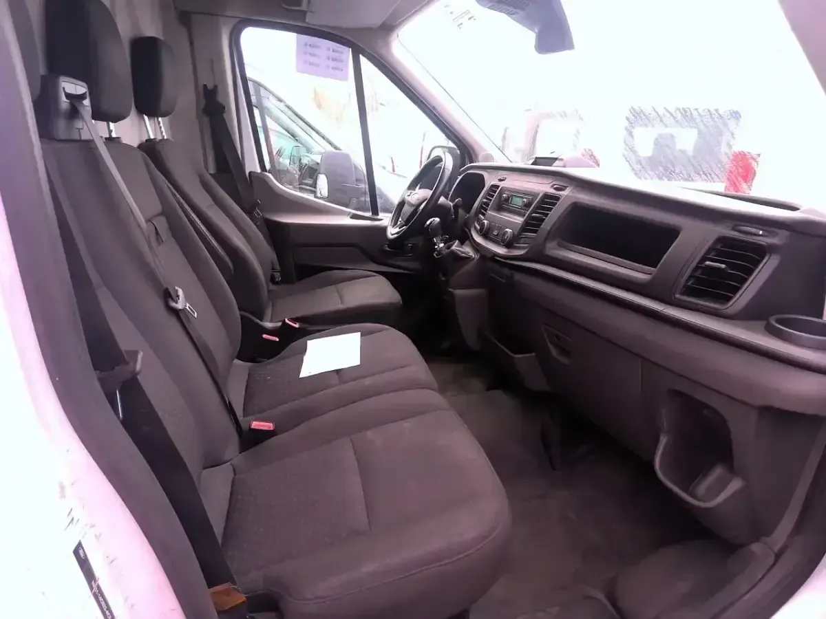 Usado Ford Transit Trend 130 CV (95 kW) 2022 Blanco Berlina