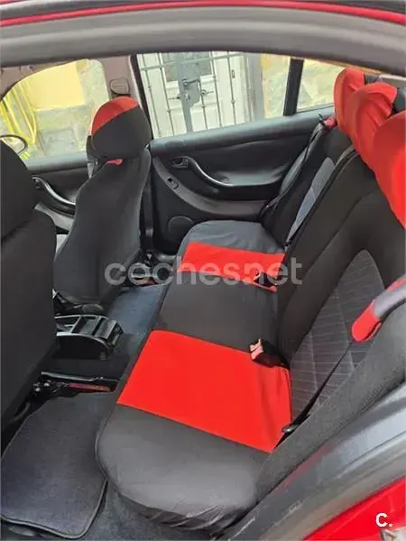 Usado Seat Leon 130 CV (95 kW) 2004 Rojo Utilitario