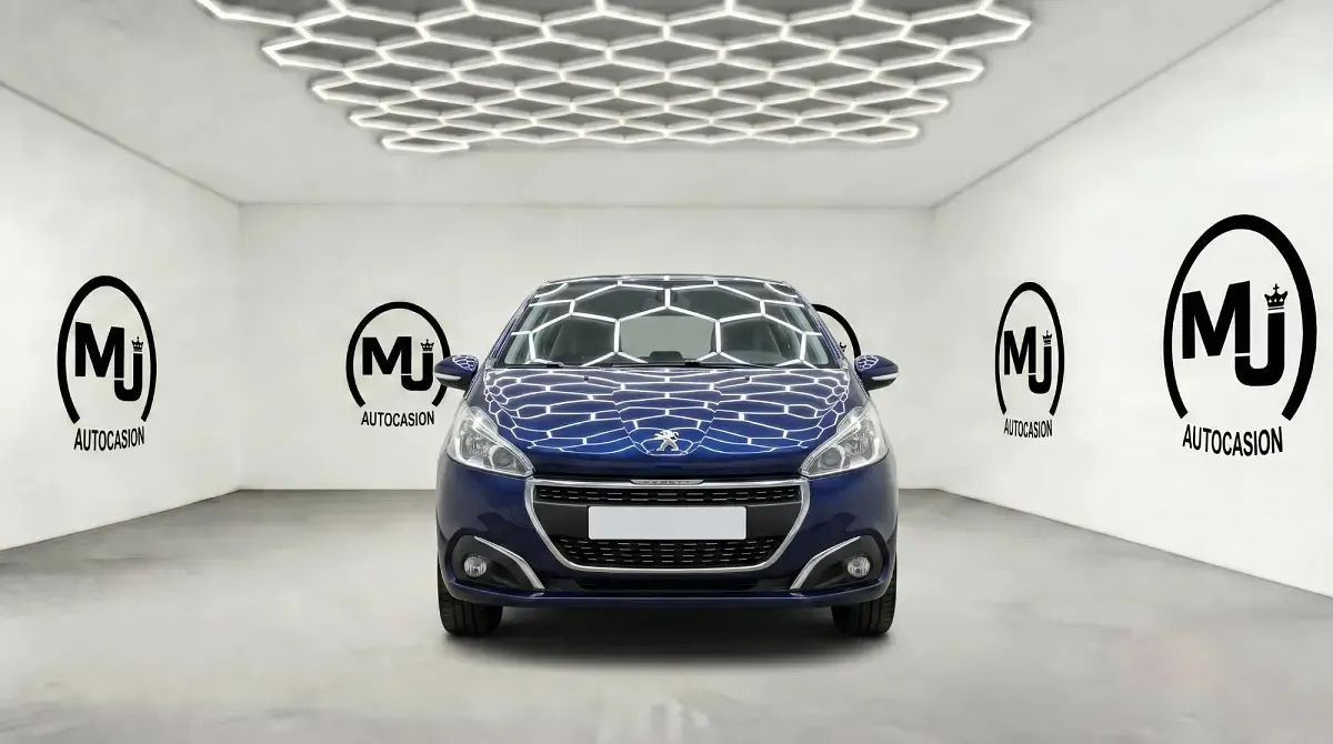 Usado Peugeot 208 Signature Sky 82 CV (60 kW) 2019 Negro Utilitario