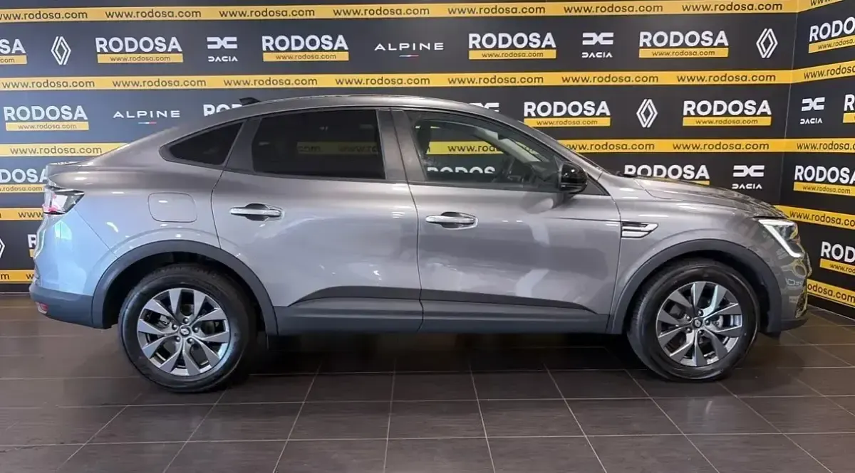 Usado Renault Arkana Evolution 140 CV (102 kW) 2025 Gris SUV