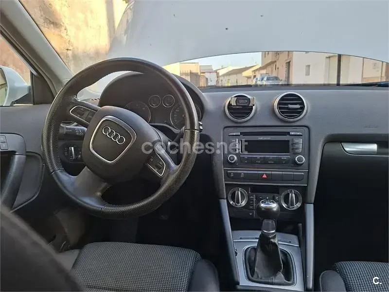Usado Audi A3 Sportback Ambition 140 CV (102 kW) 2010 Blanco Utilitario