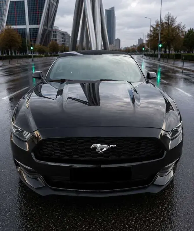 Usado Ford Mustang 305 CV (224 kW) 2015 Negro Descapotable