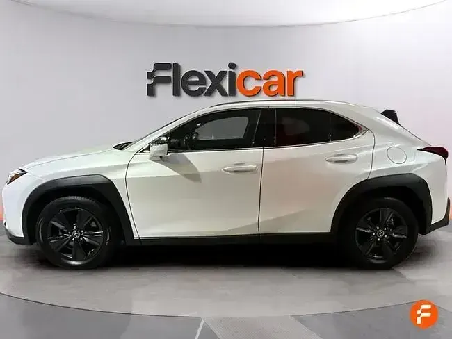 Usado Lexus UX Luxury Line 184 CV (135 kW) 2024 Blanco SUV