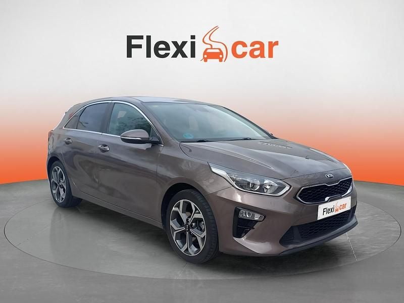 Usado Kia Ceed 140 CV (102 kW) 2019 Marrón Utilitario