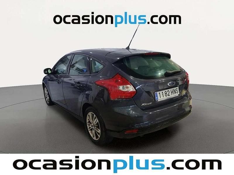 Usado Ford Focus Trend 101 CV (74 kW) 2013 Gris Utilitario