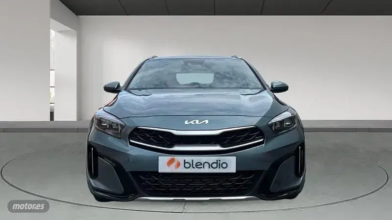 Usado Kia XCeed 136 CV (100 kW) 2024 Gris SUV