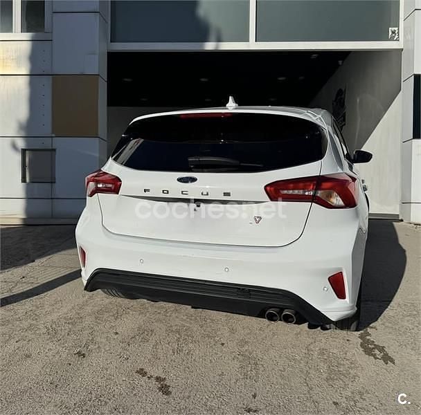 Usado Ford Focus ST-Line 125 CV (91 kW) 2019 Blanco Berlina