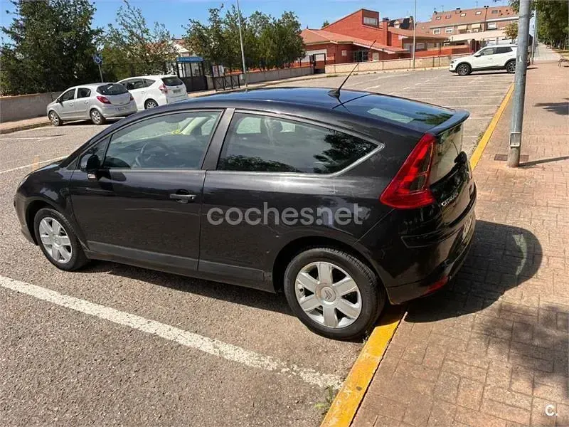 Begagnad Citroën C4 VTR Sport 110 HK (80 kW) 2005 Svart Sedan