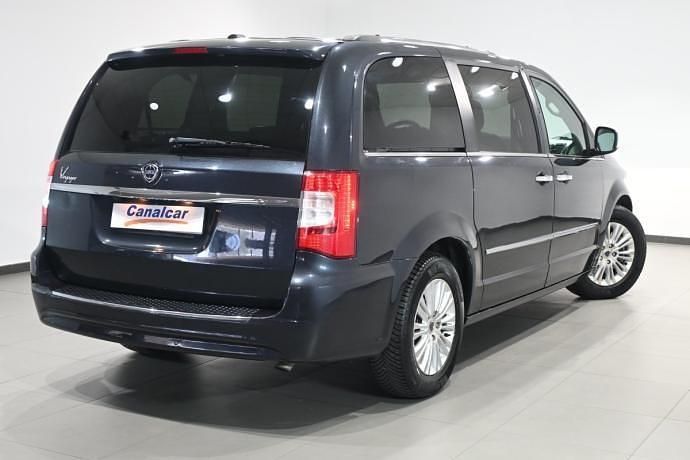 Usado Lancia Voyager Platinum 178 CV (130 kW) 2014 Negro Monovolumen