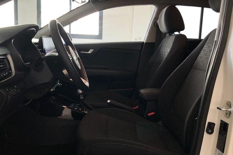 Usado Kia Rio 120 CV (88 kW) 2020 Blanco Berlina