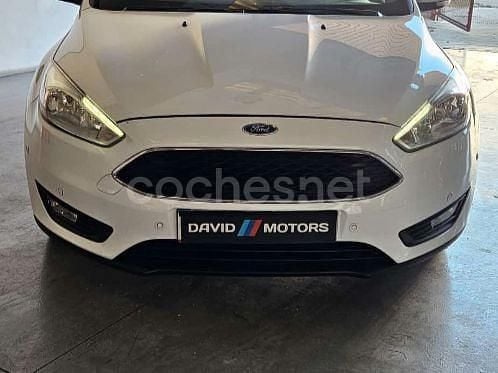 Usado Ford Focus 125 CV (91 kW) 2015 Blanco Berlina