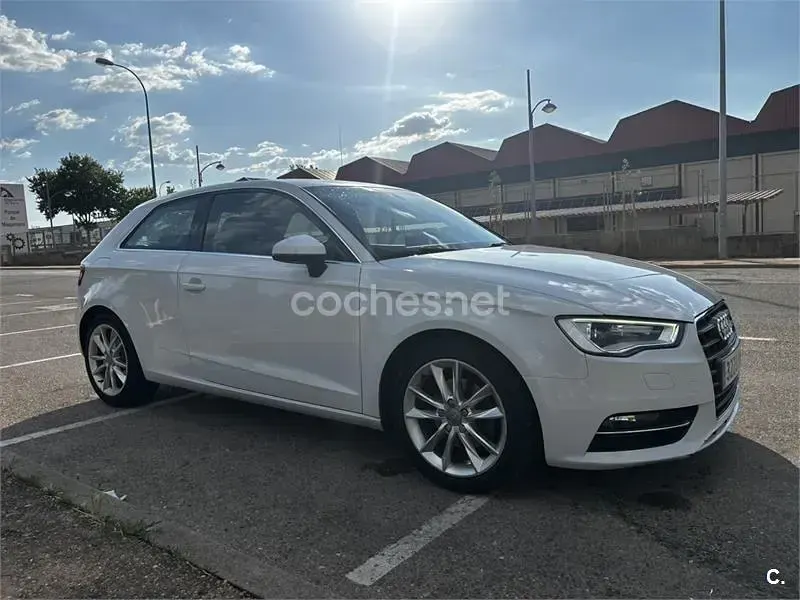 Usado Audi A3 Attraction 150 CV (110 kW) 2012 Blanco Utilitario