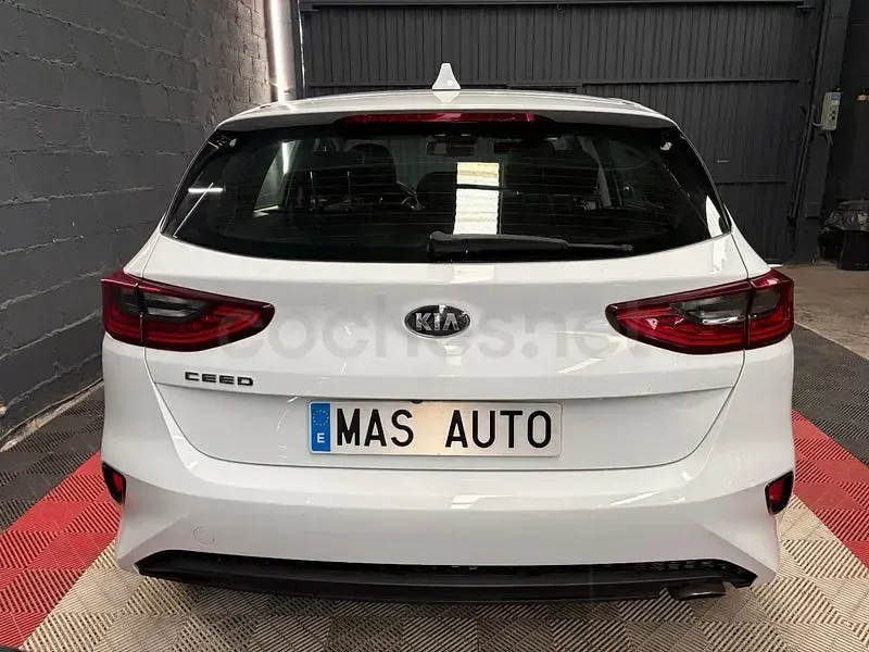 Usado Kia Ceed 115 CV (84 kW) 2019 Blanco Utilitario