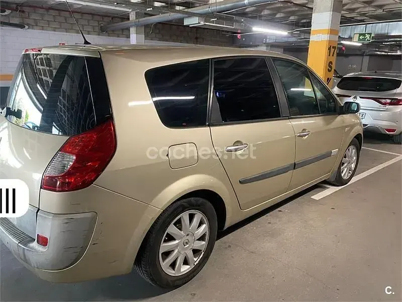 Usado Renault Grand Scénic II Dynamique 130 CV (95 kW) 2007 Beige Monovolumen
