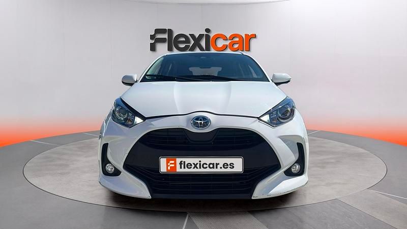 Usado Toyota Yaris Hybrid Business Edition 116 CV (85 kW) 2022 Blanco Berlina