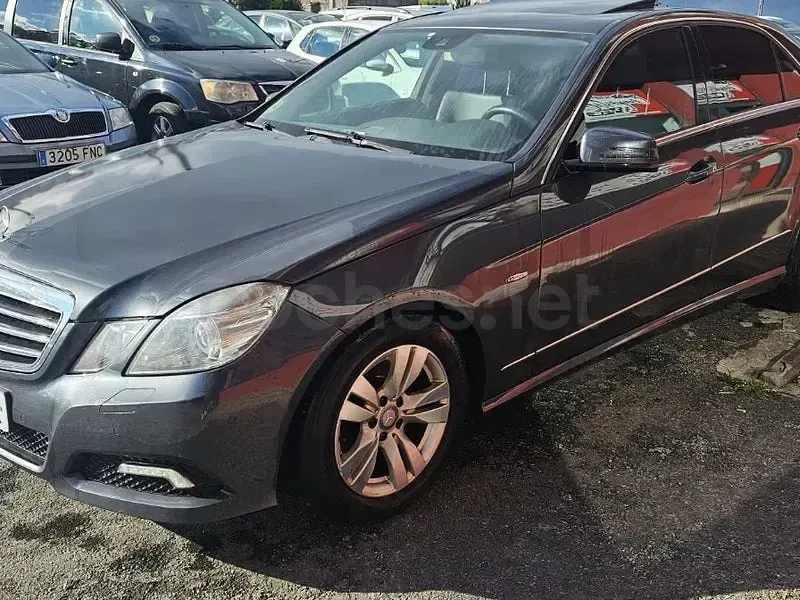 Usado Mercedes E250 Avantgarde 204 CV (150 kW) 2010 Gris / plata Berlina