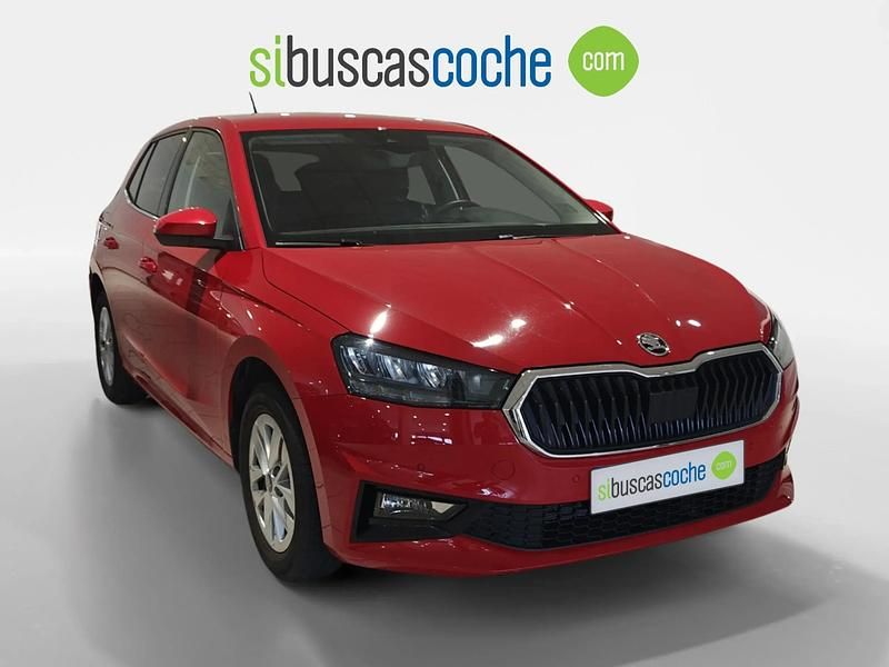 Rojo Usado 2025 Skoda Fabia Selection Utilitario | 17.990 € (Super precio) - Imagen 1/4
