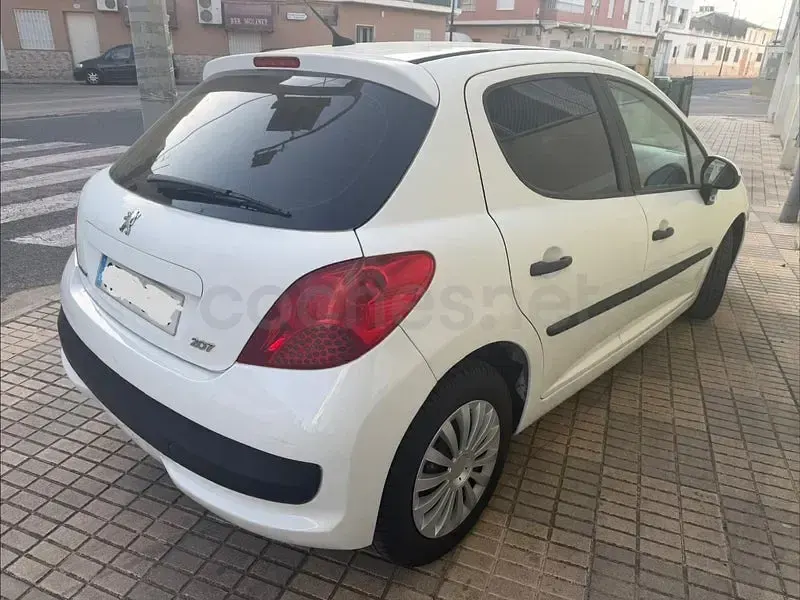 Usado Peugeot 207 70 CV (51 kW) 2009 Blanco Berlina