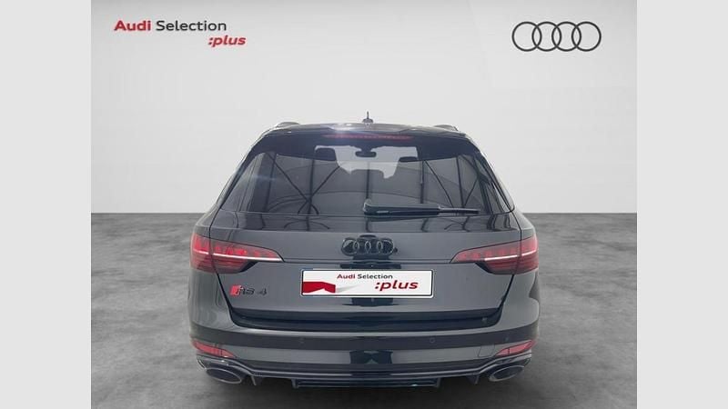 Usado Audi RS4 450 CV (330 kW) 2023 Negro mitos (metalizado) Familiar