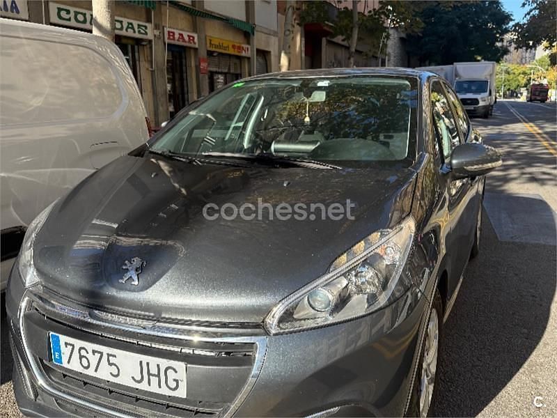 Gris / plata Usado 2015 Peugeot 208 Active Utilitario | 5900 € (Buen precio) - Imagen 1/4