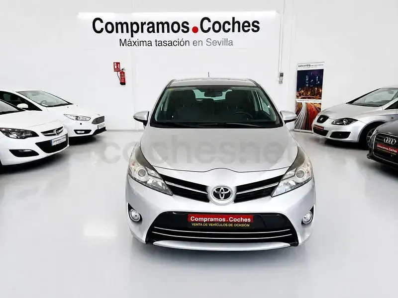 Usado Toyota Verso Comfort 112 CV (82 kW) 2014 Gris / plata Monovolumen
