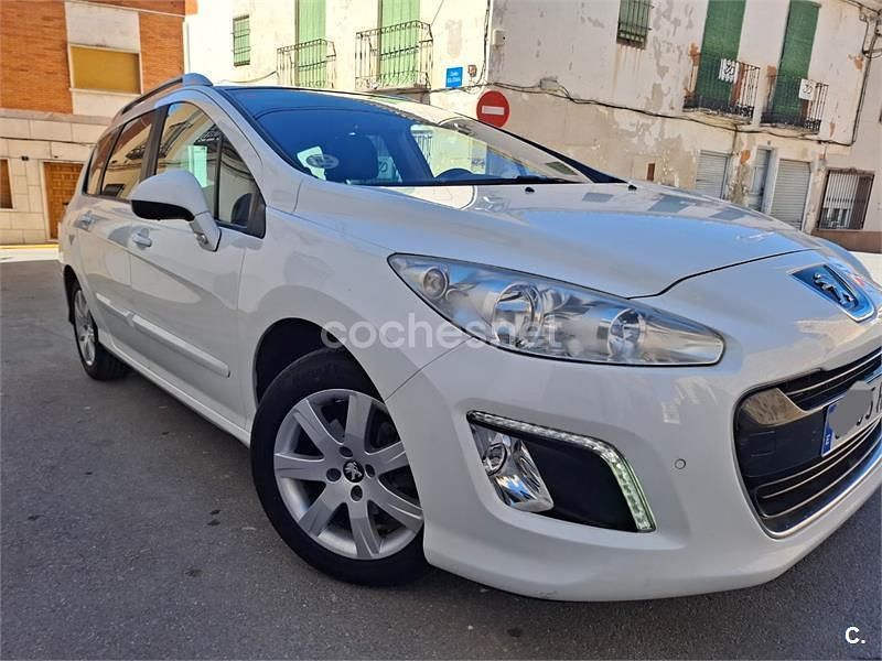 Usado Peugeot 308 SW Active 115 CV (84 kW) 2013 Blanco Familiar
