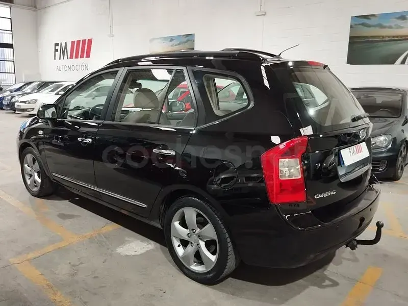 Usado Kia Carens 140 CV (102 kW) 2007 Negro Monovolumen