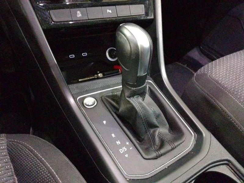 Blanco Usado 2021 VW Touran Advance Monovolumen | 25.290 € (Precio justo) - Imagen 1/4
