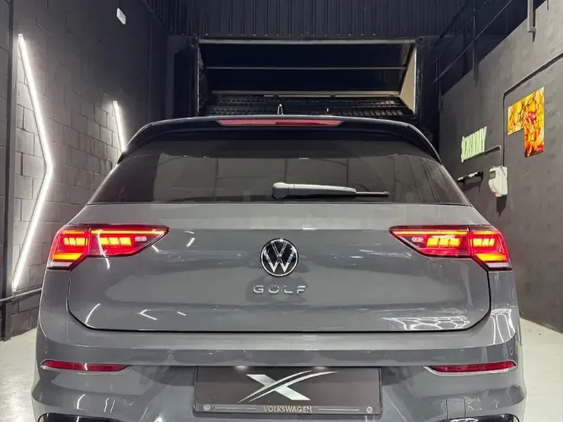 Usado VW Golf VIII R-line 150 CV (110 kW) 2025 Gris / plata Berlina
