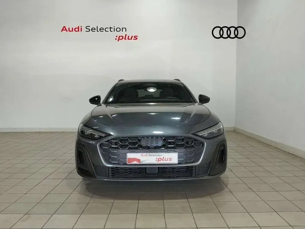 Usado Audi A5 204 CV (150 kW) 2025 Gris Familiar
