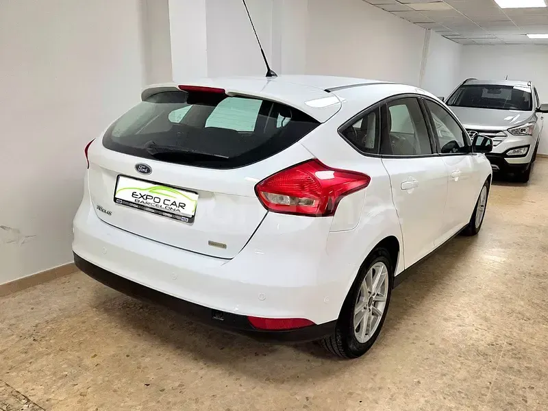 Usado Ford Focus 125 CV (91 kW) 2016 Blanco Berlina