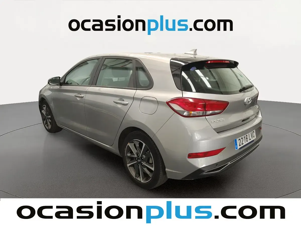 Usado Hyundai i30 110 CV (80 kW) 2021 Gris plata Utilitario