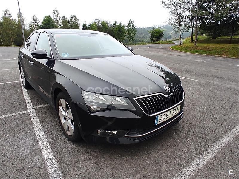 Usado Skoda Superb Ambition 150 CV (110 kW) 2018 Negro Berlina