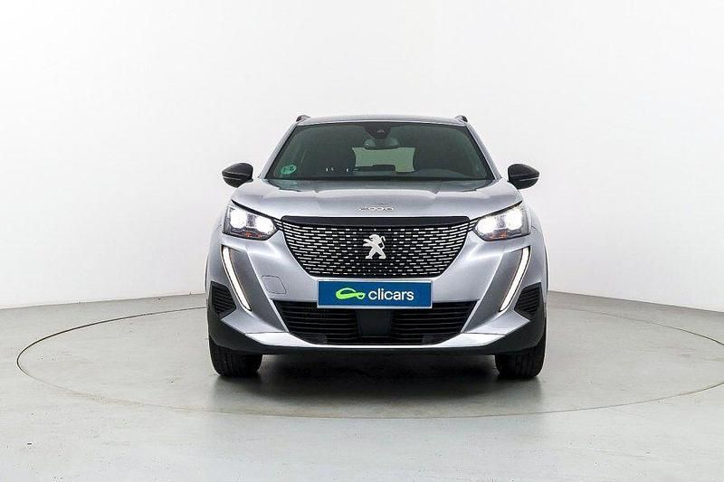 Usado Peugeot 2008 Allure 100 CV (73 kW) 2023 Gris / plata SUV