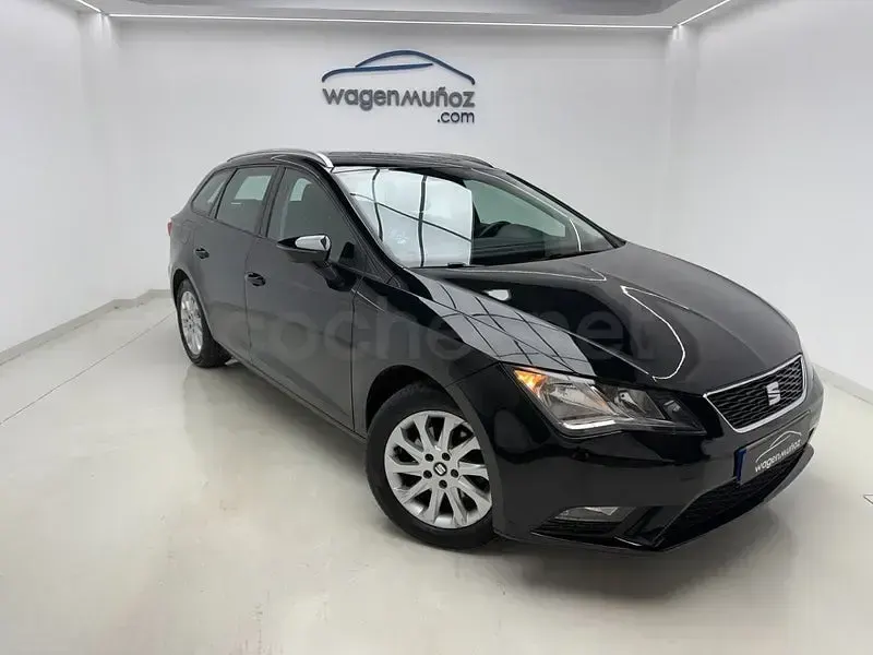 Usado Seat Leon Style 110 CV (80 kW) 2016 Negro Familiar