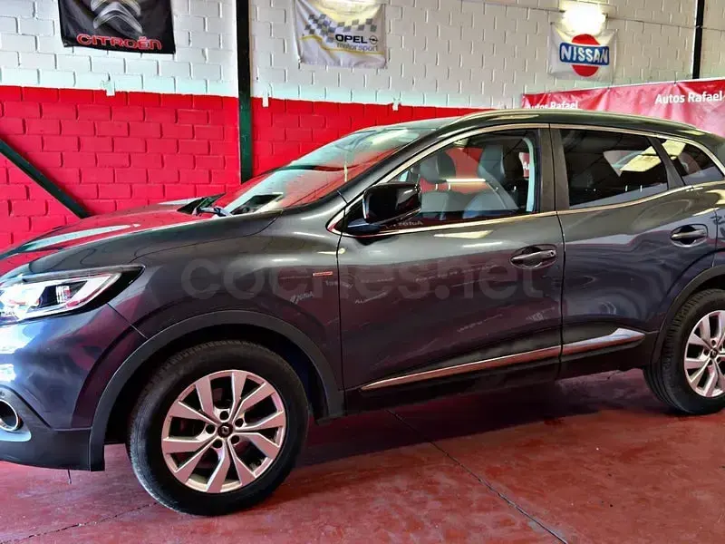 Usado Renault Kadjar LIMITED 130 CV (95 kW) 2018 Gris / plata SUV