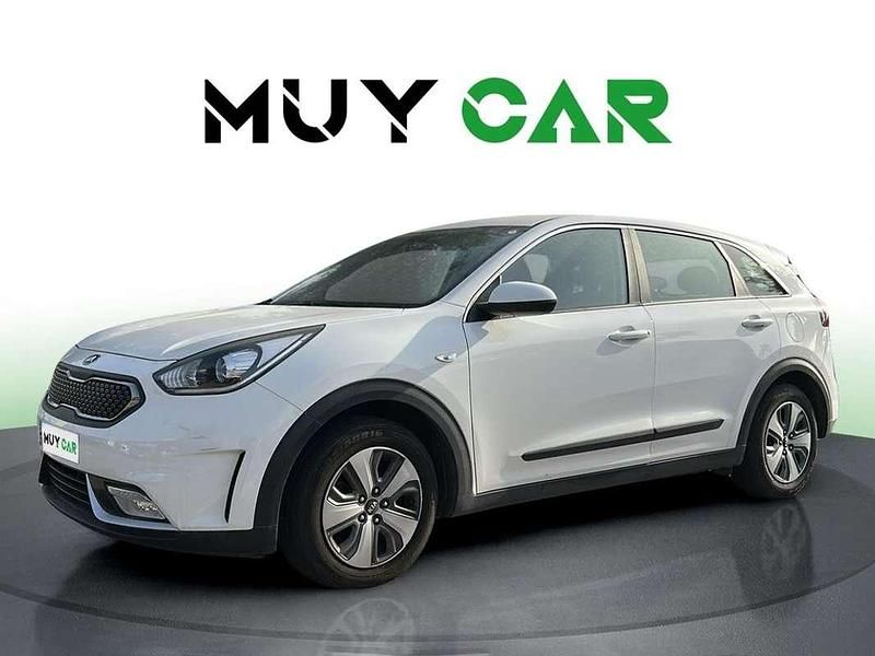 Usado Kia Niro 141 HP (103 kW) 2019 Branco SUV